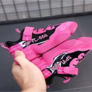 鸿胪娃品牌童鞋加盟