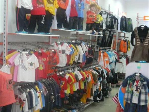 满园春童装店铺展示