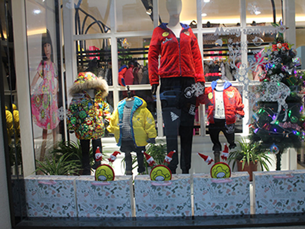 菲丁波特童装店铺展示