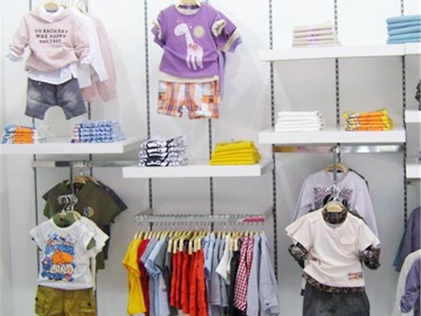 毛毛猪童装店铺展示