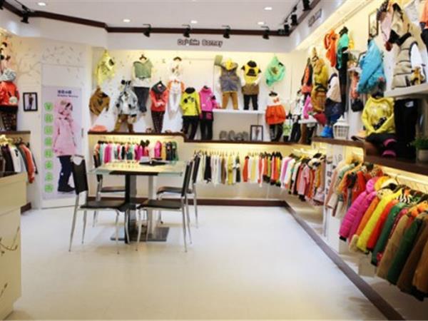 班尼小豚童装店铺展示