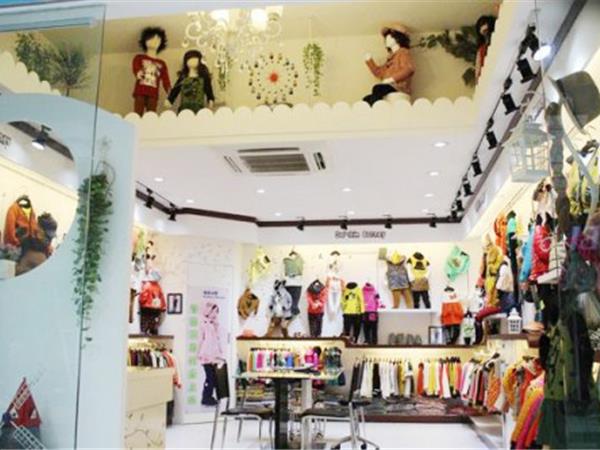 班尼小豚童装店铺展示