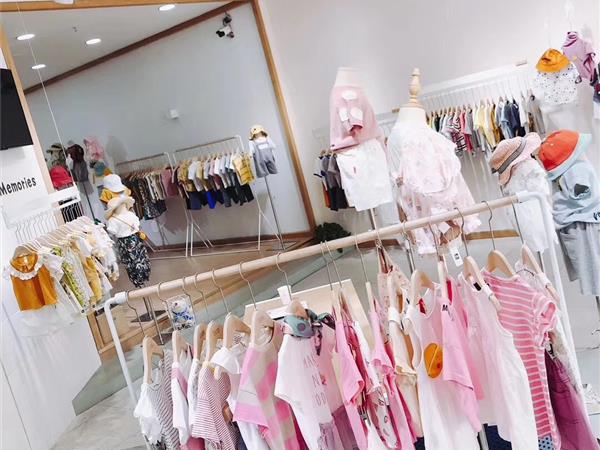 洛小米童装店铺展示