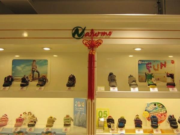 那都乐童装店铺展示