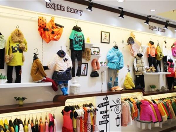班尼小豚童装店铺展示