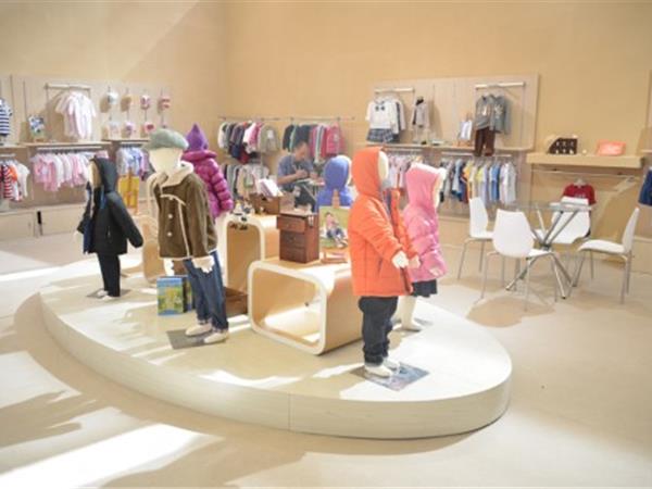 A+KDIS童装店铺展示