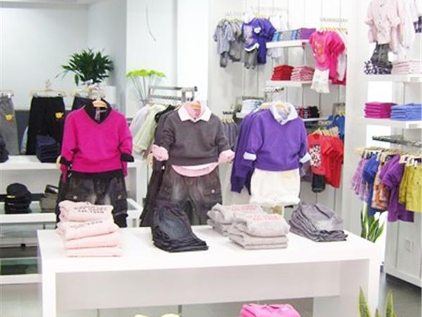 毛毛猪童装店铺展示