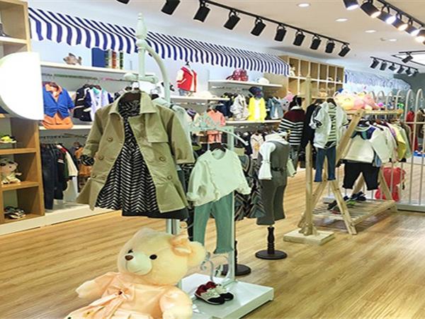 巴布兔童装店铺展示