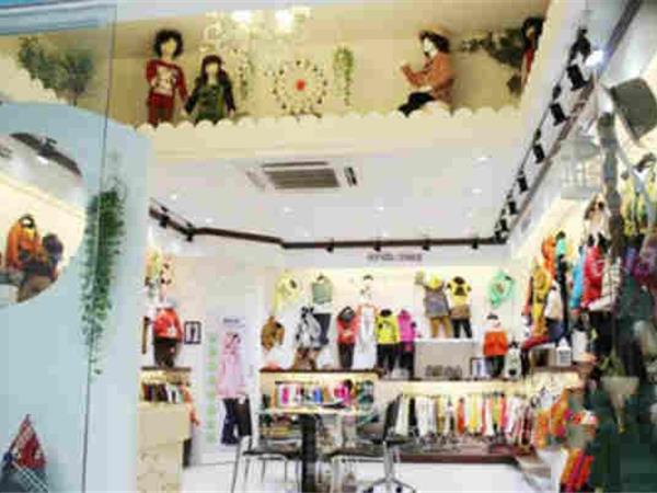 班尼小豚童装店铺展示