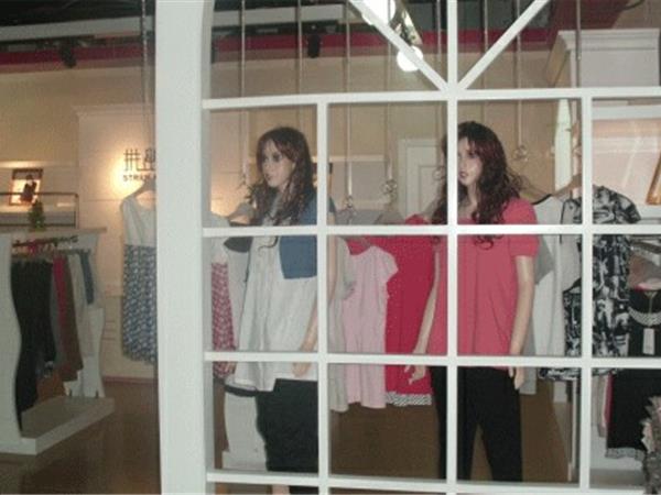 拼出完美童装店铺展示