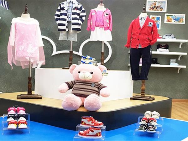 巴布兔童装店铺展示