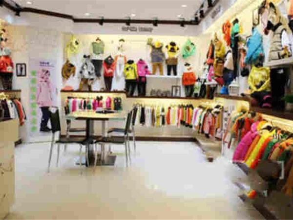 班尼小豚童装店铺展示
