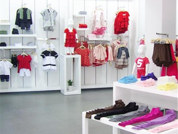毛毛猪童装店铺展示