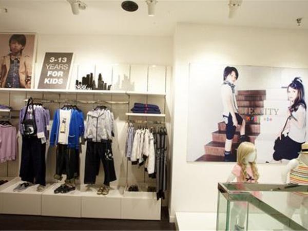 米喜迪童装店铺展示