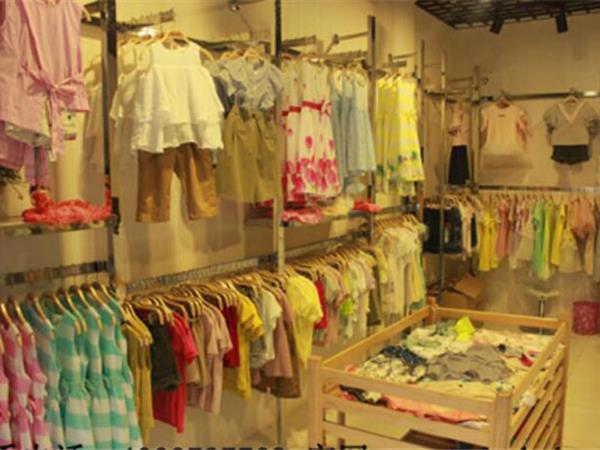 大宝小宝童装店铺展示