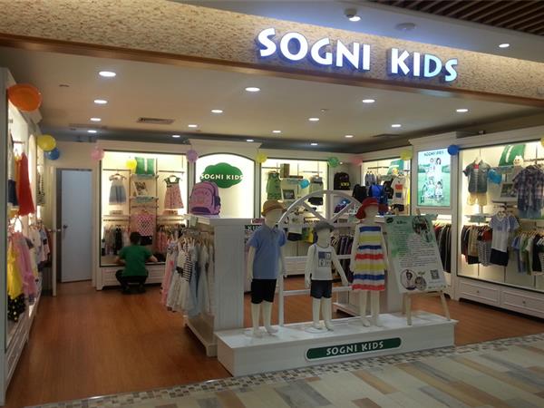 卓维乐童装店铺展示