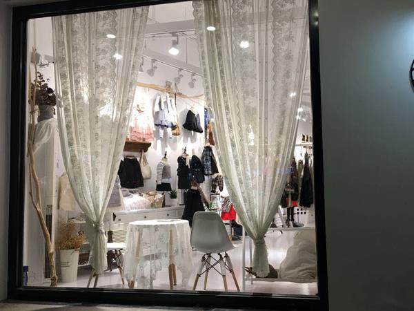 斑尚潮童童装店铺展示
