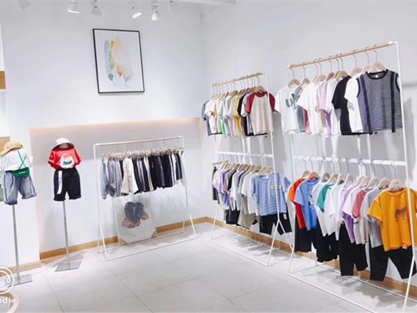 洛小米童装店铺展示