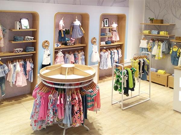 水孩儿童装店铺展示