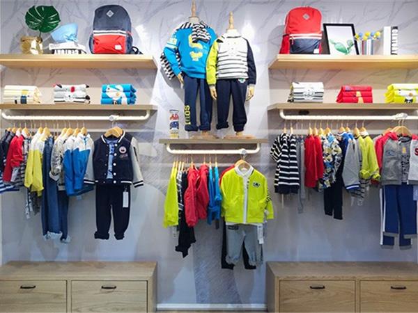 水孩儿童装店铺展示