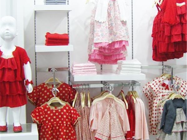 毛毛猪童装店铺展示