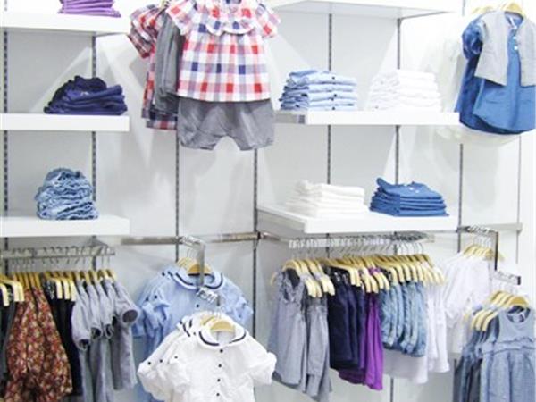 毛毛猪童装店铺展示