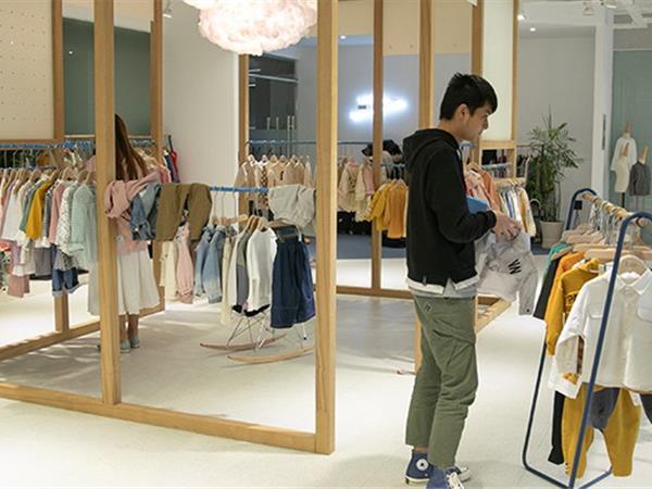 洛小米童装店铺展示
