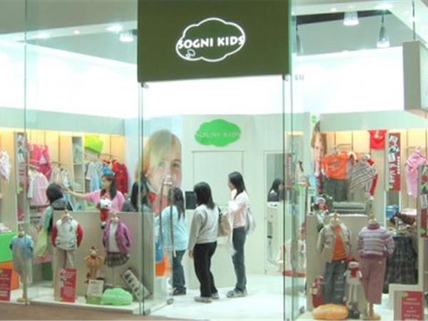 卓维乐童装店铺展示