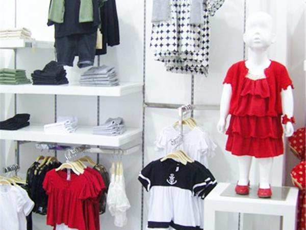 毛毛猪童装店铺展示