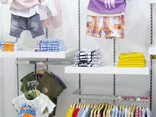 毛毛猪童装店铺展示