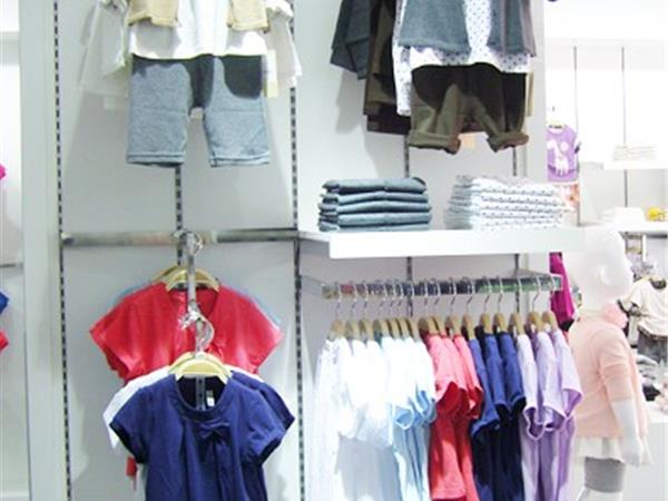 毛毛猪童装店铺展示