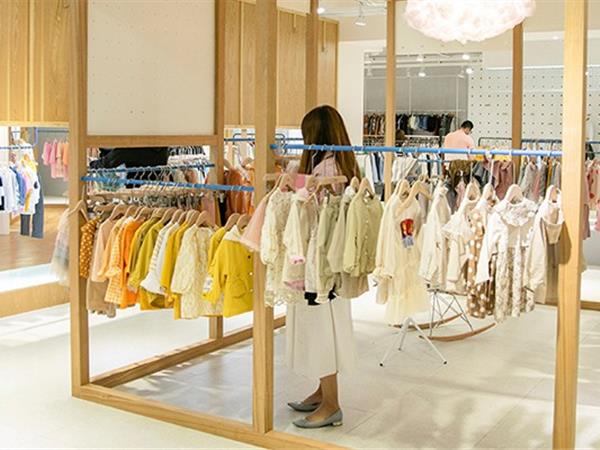 洛小米童装店铺展示