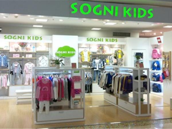 卓维乐童装店铺展示