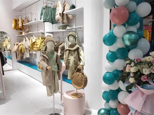 Branca童装店铺展示