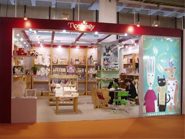 诺亚法米丽童装店铺展示