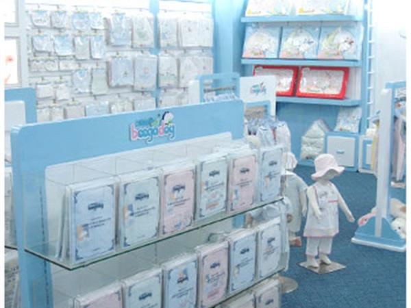 小狗比格童装店铺展示