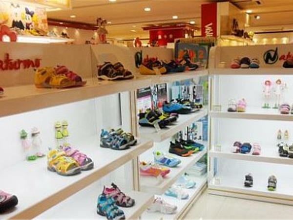 那都乐童装店铺展示