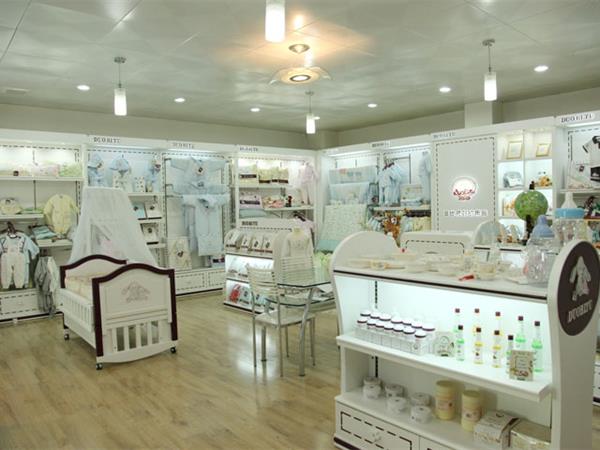 小狗比格童装店铺展示