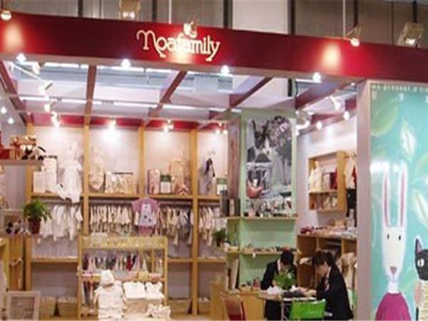 诺亚法米丽童装店铺展示