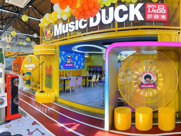 哈罗小黄鸭童装店铺展示